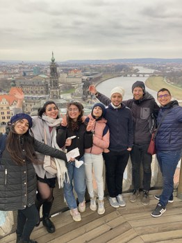 Gruppenfoto KOSPIE Tunesien 2022 auf der Frauenkirche