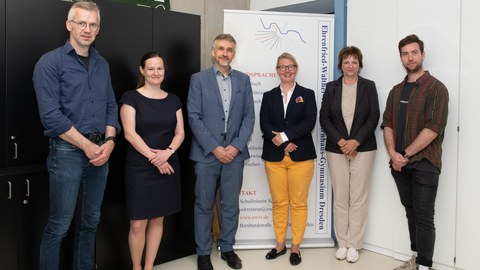 Unterzeichnung Kooperationsvereinbarung mit Vertreter:innen aus Schule und Universität