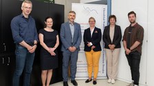 Unterzeichnung Kooperationsvereinbarung mit Vertreter:innen aus Schule und Universität