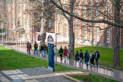 Bild des Campusrundgangs zum Frühstudium im Jahr 2023.