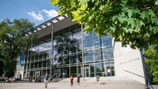 Exterior view of Hörsaalzentrum (lecture hall center) at TU Dresden in summer