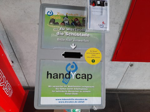 Handysammelsäule zum Sammeln von gebrauchten Handys und Smartphones