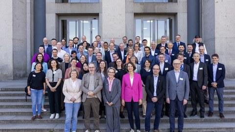 Foto der im Jahr 2025 neuberufenen Professorinnen und Professoren