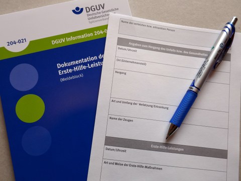 Abbildung der Broschüre DGUV - Dokumentation der Erste Hilfe Leistungen (Meldeblock)