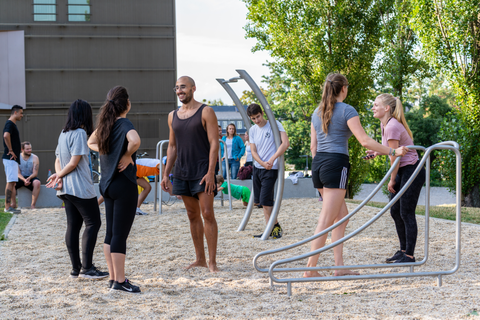 Photo of people exercising on the TU-Was-Pfad trail at TUD