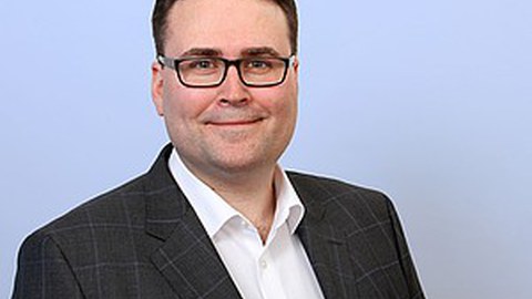 Dr. Julian Thiele