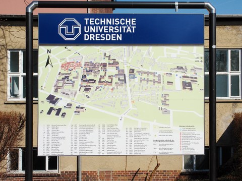 Foto das den Lageplan der TU Dresden auf der Mommsenstraße zeigt.