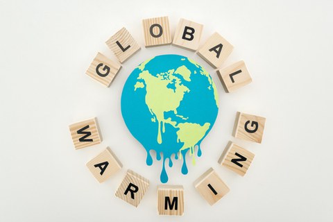 Buchstaben zu dem Wort "Global Warming" gelegt