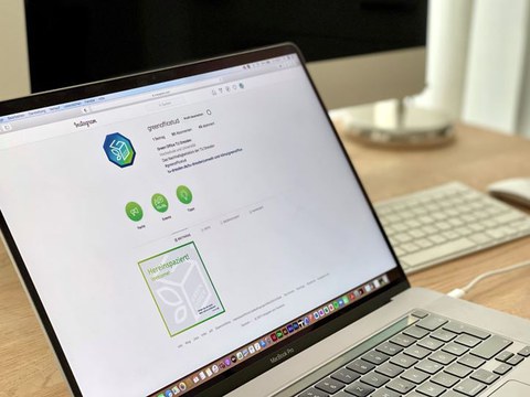 Green Office auf Instagram auf dem Laptop