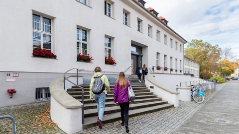The entrance to Alte Mensa