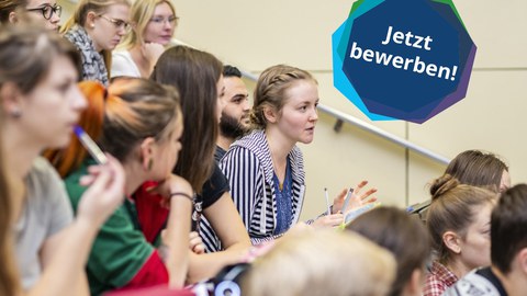 Studenten in einem Hörsaal.