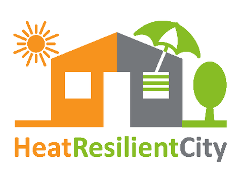 Grafik eines Hauses mit spitzem Dach, rechte Hälfte Grau mit einem grünen Sonnenschirm auf dem Dach, links orange mit einer Sonne darüber, rechts ein Baum. Darunter der Schriftzug "HeatResilientCity". 