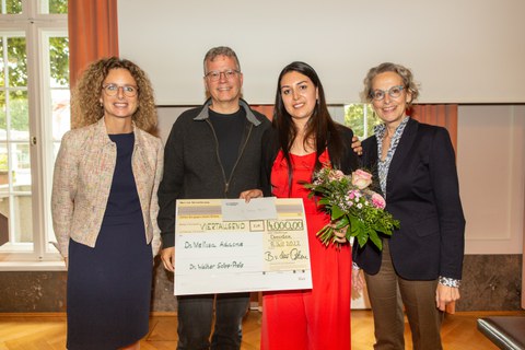 Heike Heuberger, Prof. Michael Schroeder, Dr. Melissa Adasme und Prof. Ursula M. Staudinger (v.l.nr.) nach der Übergabe des Dr. Walter Seipp-Preis.