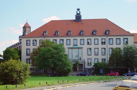 Ansicht des TUD-Gebäudes Weberplatz.