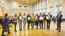 Gruppenfoto aller Preisträger:innen