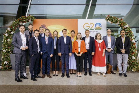 Gruppenfoto mit Bundesgesundheitsminister Lauterbach