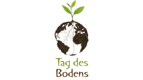 Grafik der Erdkugel, darauf eine Pflanze. Unterschrift "Tag des Bodens"