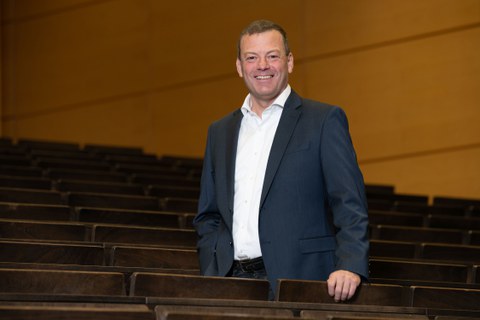 Porträtfoto Prof. Wolfgang Lehner