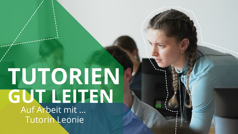 Fotoaufnahme von der Tutorin Leonie, die neben einem Studenten steht. Gemeinsam schauen sie auf den Bildschirm eines Computers. Das Bild enthält eine Grafik, die den Text "Tutorien gut leiten. Auf Arbeit mit ... Tutorin Leonie" beinhaltet.