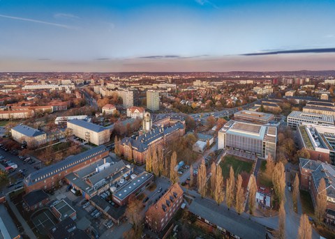 Foto: Luftaufnahme von Dresden mit Blick auf den Campus der TU Dresden.