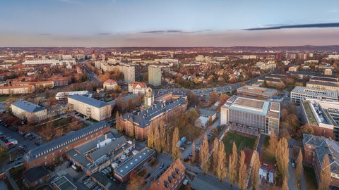 Foto: Luftaufnahme von Dresden mit Blick auf den Campus der TU Dresden.