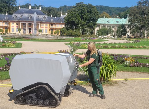 The prototype of a semi-autonomous watering robot in Pillnitz Palace Park.