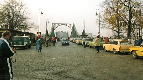  The fall of the Berlin Wall, Glienicker Brücke - November 1989