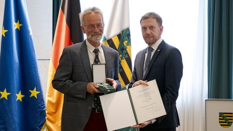 Ministerpräsident Michael Kretschmer verlieh den Verdienstorden des Freistaates Sachsen an Professor Andreas Roloff.