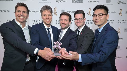 Verleihung der Felix Burda Awards 2025 (v.l.n.r.): Dietmar Frey (Director Charité Lab for Artificial Intelligence in Medicine, Laudator), Daniel Truhn (Klinik für Diagnostische und Interventionelle Radiologie, Uniklinik RWTH Aachen), Jakob Nikolas Kather 