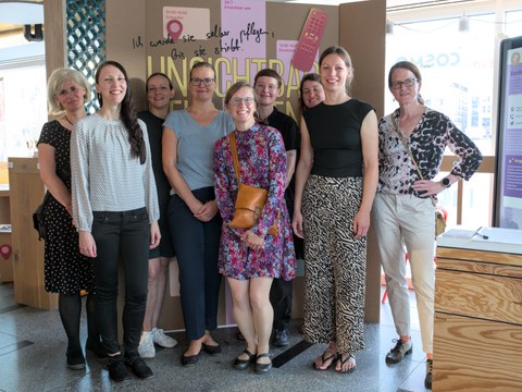 Gruppenfoto des an der Ausstellung beteiligten Teams.