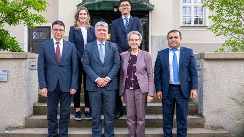 Gruppenbild der Rektorin mit dem Usbekischen Botschafter.