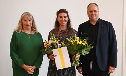 Gruppenfoto von der Sächsischen Staatsministerin Petra Köpping, Svitlana Kovalchuk und Dresdens Oberbürgermeister Dirk Hilbert.