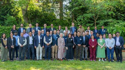 Gruppenfoto der Teilnehmerinnen und Teilnehmer des Heritage Netzwerks im Freien.