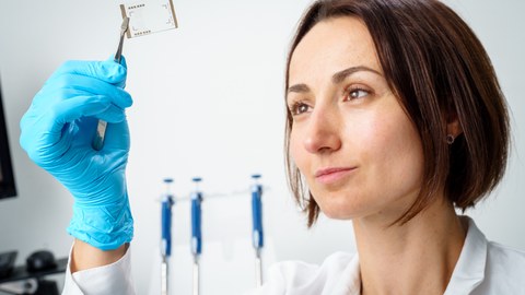 Technologien wie der von der HZDR-Wissenschaftlerin Dr. Larysa Baraban entwickelte Nanobiosensor zum schnellen Nachweis von Krankheitserregern können von der Transferunterstützung des SENSCUBATOR künftig profitieren und schneller in Anwendung gelangen.