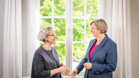 Die lettische Botschafterin I.E. Alda Vanaga (r.) traf sich mit TUD-Rektorin Prof. Ursula Staudinger. 