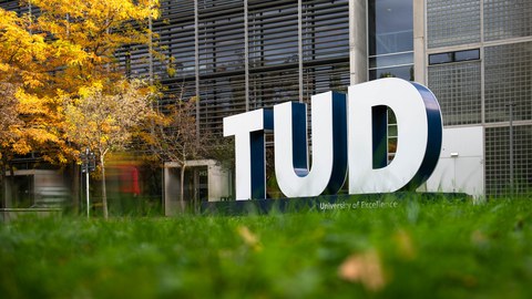 TUD lettering on the lecture hall centre.