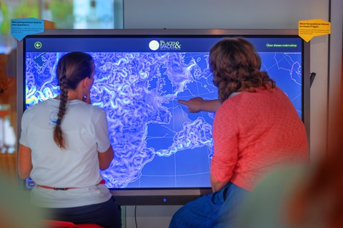 Die neue Ausstellung "[un]sichtbar. Visualisierungen in der Wissenschaft" im COSMO Wissenschaftsforum.