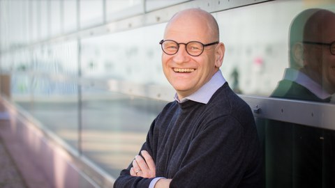 Portrait von Prof. Thomas Mikolajick