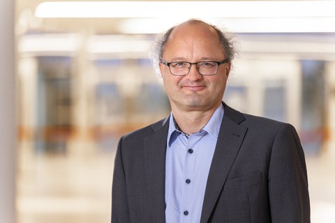 Porträtfoto von Prof. Peter Wasserscheid.