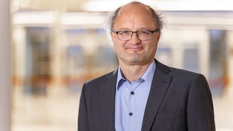 Porträtfoto von Prof. Peter Wasserscheid.