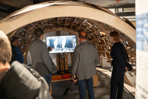 Blick in die COSMO-Ausstellung „Zusammen.Denken.“