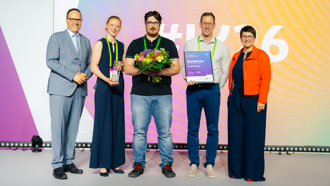 Preisverleihung an das Team der Oxaphil GmbH.