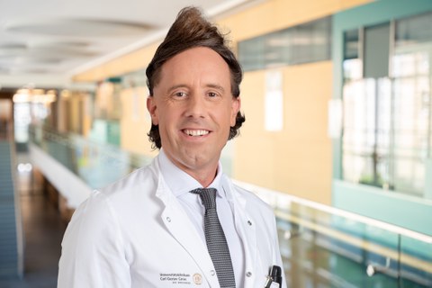 Porträtfoto von Prof. Timo Siepmann.