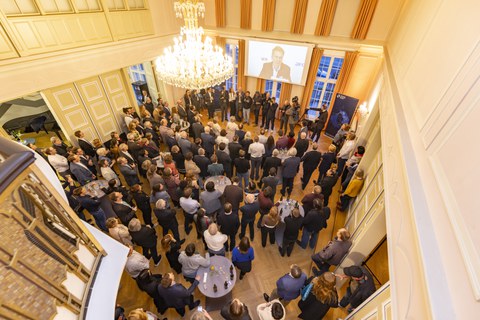 Spannung kurz vor Bekanntgabe der weiteren Förderung.