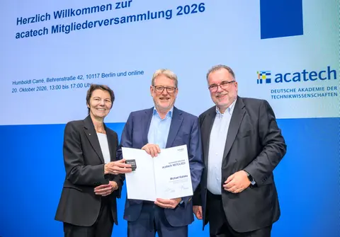 Prof. Michael Kaliske (M.) bei der acatech-Mitgliederversammlung in Berlin.