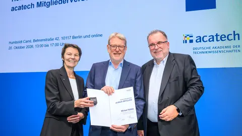 Prof. Michael Kaliske (M.) bei der acatech-Mitgliederversammlung in Berlin.