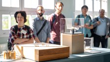 Ausstellungsbesucher.