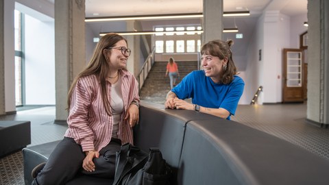 Students at TUD talking to each other.