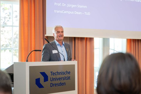 Prof. Stamm, Dean des transCampus