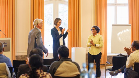 Prof. Stamm, Prof. Böhm, TUD-Prorektorin Universitätskultur und Internationalisierung, und Prof. Preeti, Dean of Global Engagement, IITM. (v.l.)